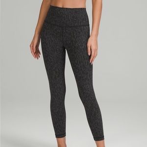 Lululemon wunder under black print size 8